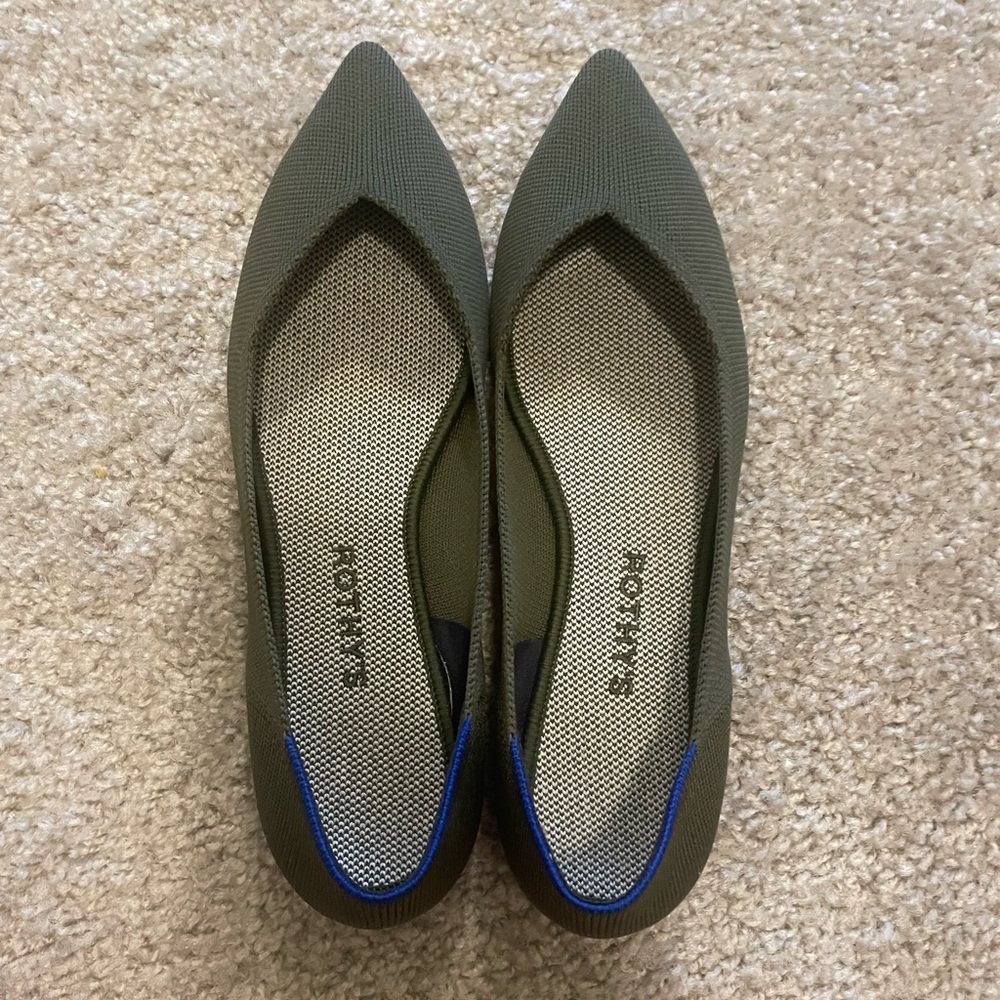 Olive Green Rothy’s Point Size 11 - EUC